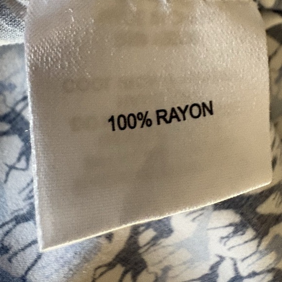 Jane & Delancey Giraffe Print Button Blouse XL Long Sleeve Roll Tab Blue Rayon - Picture 10 of 11